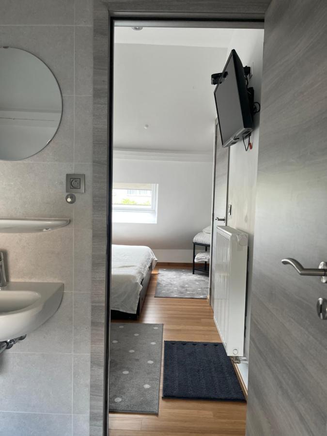 Au Marolles Chambre Atomium Brussel Buitenkant foto
